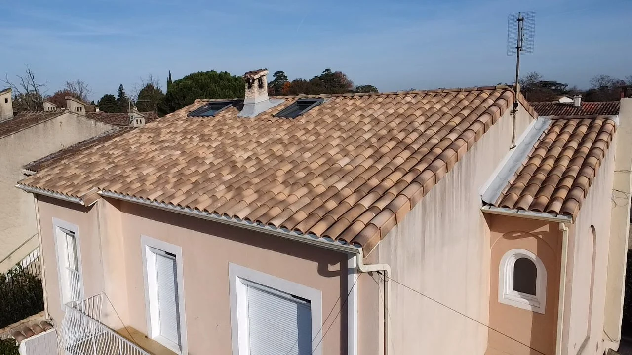 Maison rénovée, vue drone d'ensemble